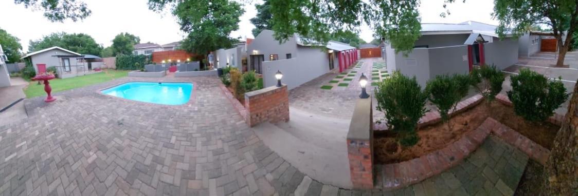 The Homestead Bloemfontein Bagian luar foto